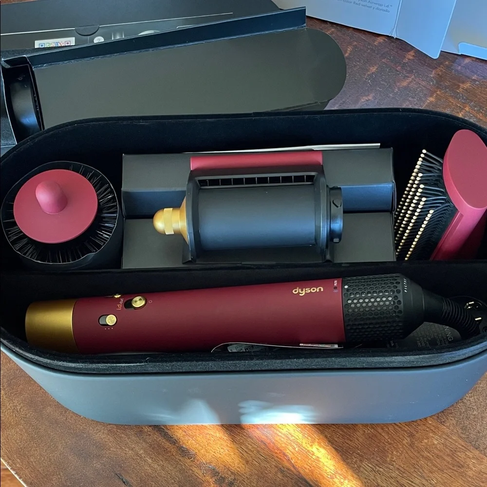 Dyson Airwrap i.d. Styler in Red and Gold. Straight+wavy.